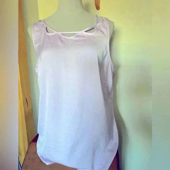 CAbi Tops - Lavender Cabi sleeveless blouse.   Never worn.   Smoke free home.